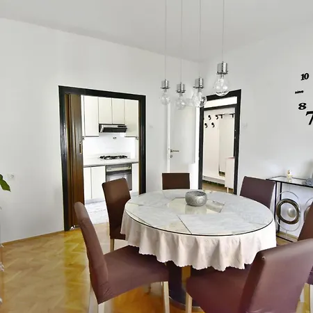 With A Parking Space - 20421 Umag