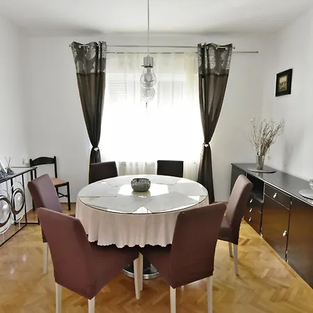 Apartment With Parking Space - 20421